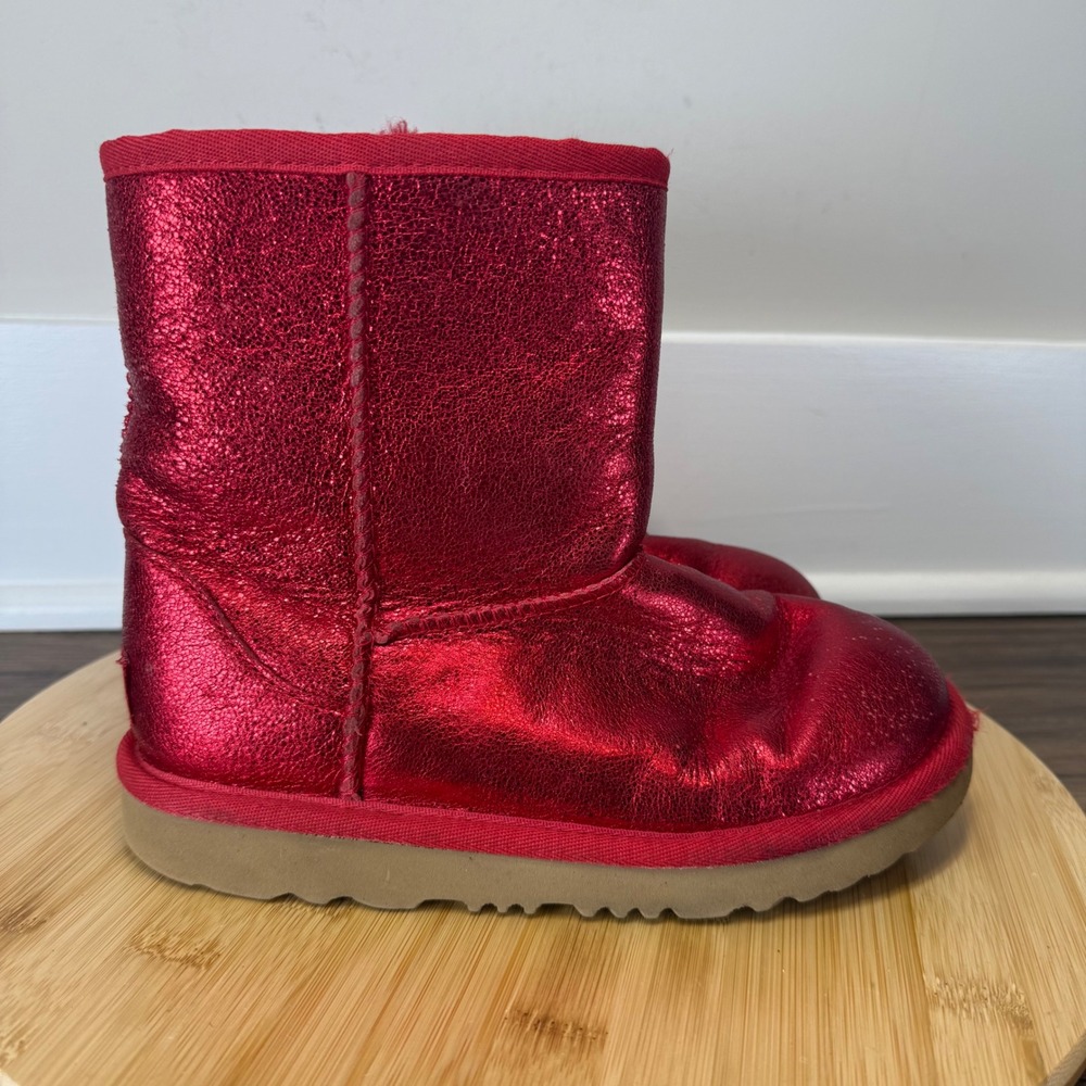 Good UGG Classic Short Boots Kids 13 Red Good Metallic Sheepskin Lining